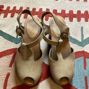 Sven Peeptoe T-strap clogs in sage